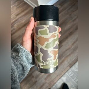 NEW without tags. Never used Yeti 12 oz rambler with Hotshot lid